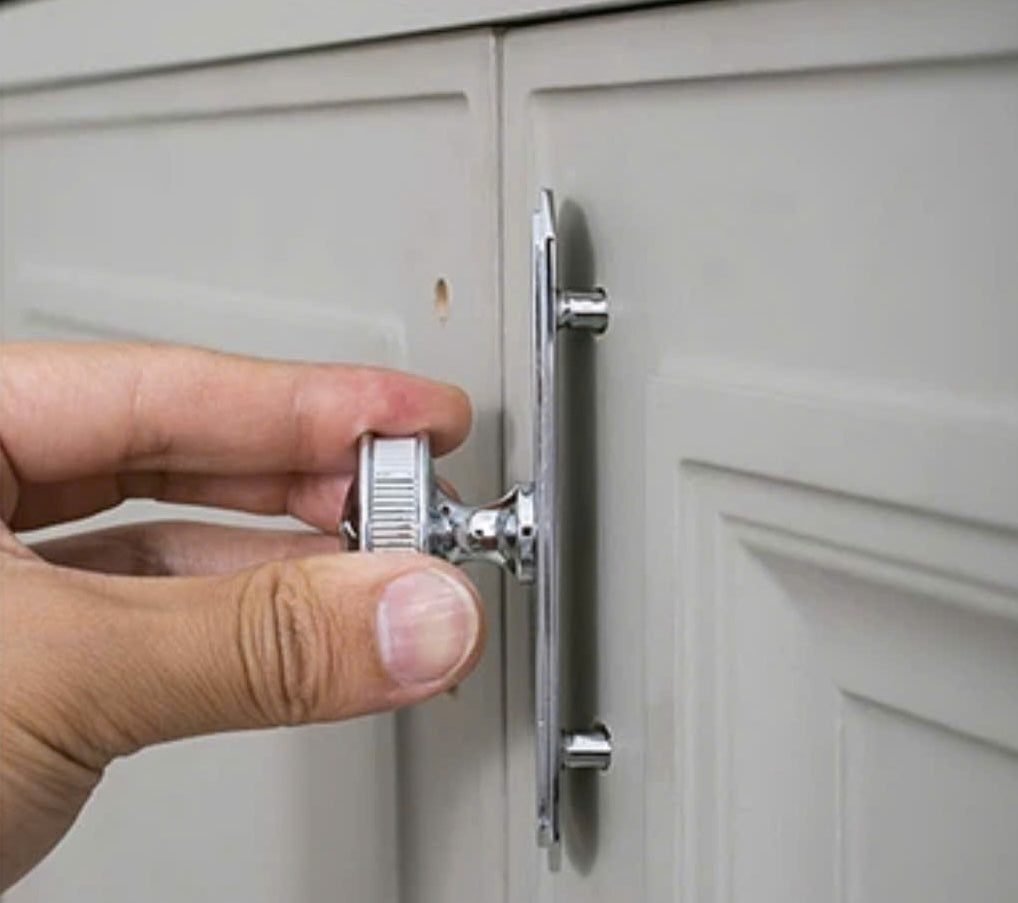 NNH-053 Tay nắm ốp sát cánh tủ bằngđồng-kết hợp nắm tròn