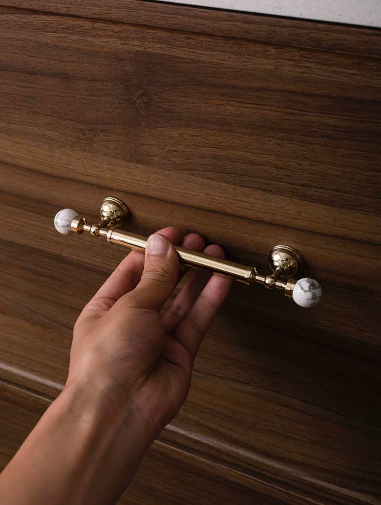 NNH-076 Tay nắm đồng kết hợp đá pha lê thiên nhiên